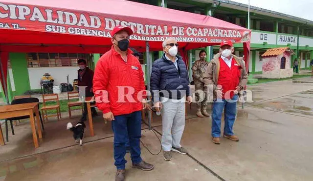 El presidente del Consejo de Ministros ya se encuentra en el colegio donde se llevará a cabo la reunión. Foto: Raúl Cabrera/La República