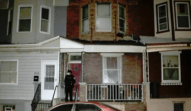 La policía encontró al presunto atacante cubierto de sangre a pocas cuadras de la casa. Foto: Fox 29 Filadelfia