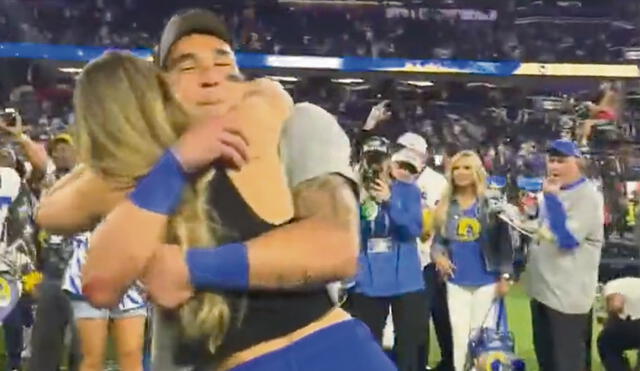 El jugador obtuvo el sí por parte de su novia. Foto: captura Los Angeles Rams