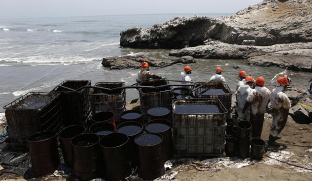 Al menos 11.900 barriles de petróleo han cubierto más de 1.400 hectáreas de mar y tierra. Foto: Marco Cotrina/La República
