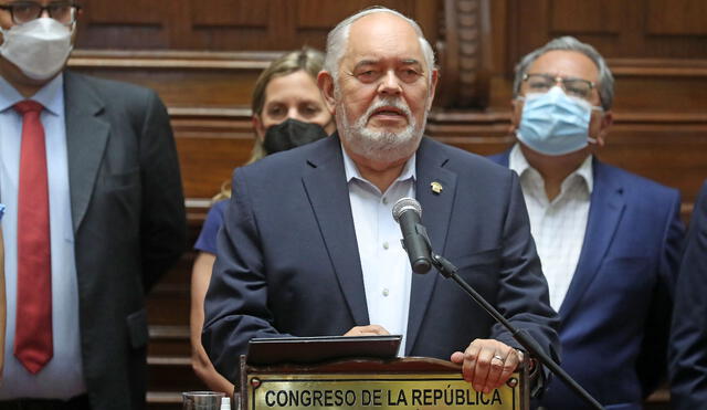 Jorge Montoya, vocero de Renovación Popular, representa a Lima en el Congreso de la República. Foto: Parlamento / Video: TV Perú