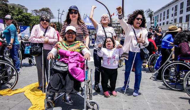 Las personas con discapacidad afrontan el estigma transgeneracional de que no son sujeto de derecho. Su reclamo merece ser recibido y atendido. Foto: John Reyes Mejia/LR.