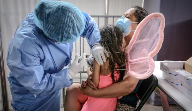 Se espera que las tasas de vacunación se incrementen en las siguientes semanas ante el próximo retorno a las aulas. Foto: La República