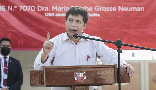 Pedro Castillo dio un discurso en una reunión con gobernadores regionales, en el Centro de Convenciones de San Borja. Foto: Presidencia