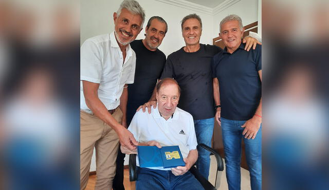 Los jugadores campeones de 1986 se reunieron con su extécnico. Foto: Conmebol