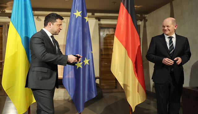 El presidente de Ucrania, Volodimir Zelenski, estuvo con el canciller de Alemania, Olaf Scholz, con motivo de la Conferencia de Seguridad en Múnich. Foto: EFE