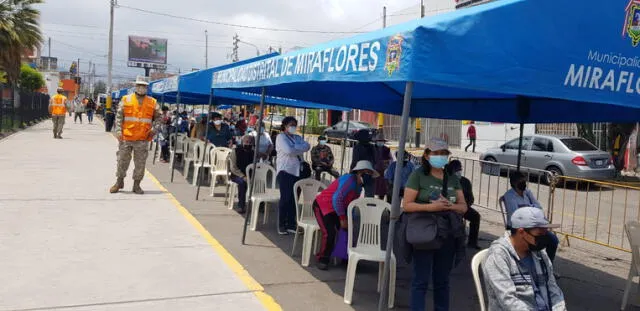 Ciudadanos acudieron en busca de atenciones en diversas especialidades. Foto: URPI / Wilder Pari