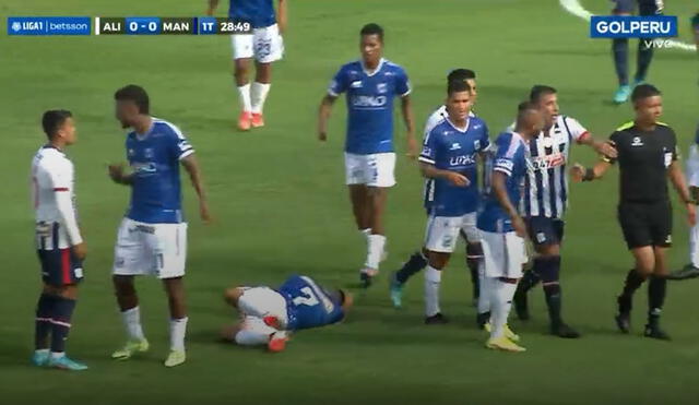 Jairo Concha fue expulsado a los 29 minutos del primer tiempo. Foto: captura Golperú