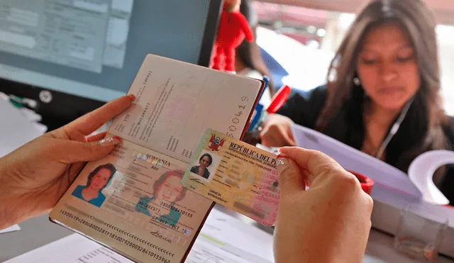 Para tramitar el carnet de extranjería, debes tener la calidad migratoria de residente. Foto: Andina