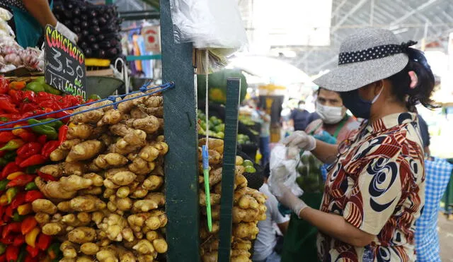 Analistas concuerdan en que la baja del dólar no tiene impacto inmediato en el precio de los alimentos. Foto: Félix Contreras/La República