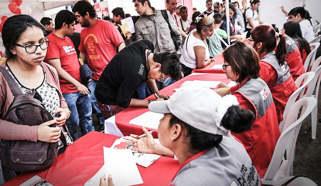 Los sueldos de los trabajos oscilan entre S/ 465 y S/ 930. Solo casos excepcionales superan el pago de la remuneración mínima vital. Foto: La República