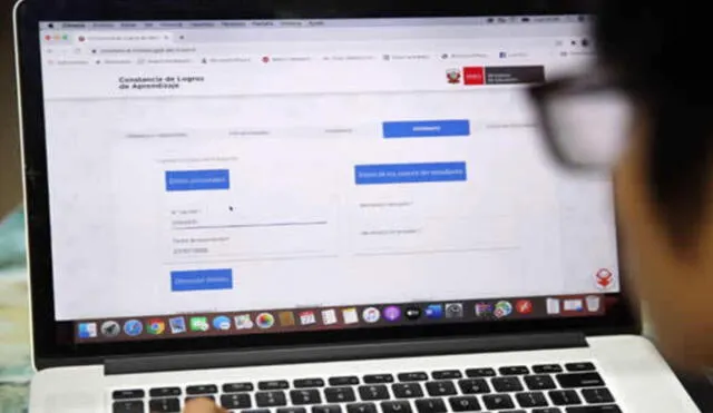 Conoce cómo sacar tu certificado de estudios gratuito y online. Foto: Minedu
