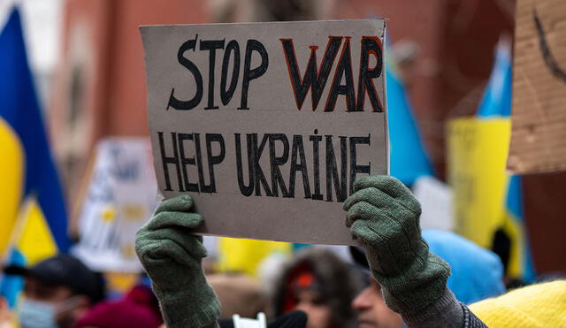 En Estados Unidos, así como en otros países del mundo, han protestado en contra de la invasión rusa sobre Ucrania y han abogado por el cese del conflicto. Foto: AFP
