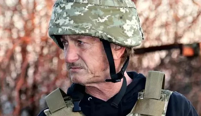 Sean Penn se encuentra en Ucrania filmando un documental durante la invasión rusa. Foto: AP