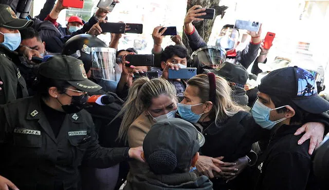Jeanine Áñez sostiene que es una "presa política". Foto: AFP