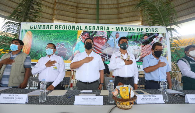 Ministro contempla medidas para abordar la problemática de los pequeños productores. Foto: Midagri