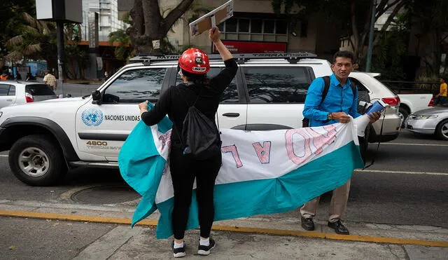 Un puñado de personas en Venezuela rechazó la incursión rusa en Ucrania. Conoce a cuánto está el dólar BCV en medio de este conflicto bélico. Foto: EFE