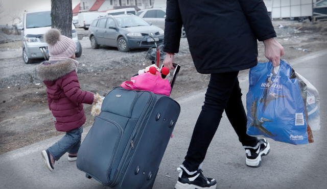 De acuerdo al Ministerio de Relaciones Exteriores de Perú, 196 peruanos de los 320 en Ucrania ya han sido registrados para ser evacuados a Polonia. Foto: composición LR/EFE