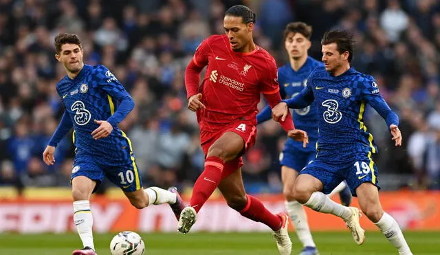 'Reds' y 'Blues' se enfrentan por la final de la Carabao Cup. Foto: EFE