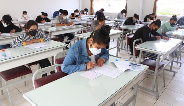 Arequipa. Postulantes tuvieron 70 minutos para rendir el examen. Foto: UNSA