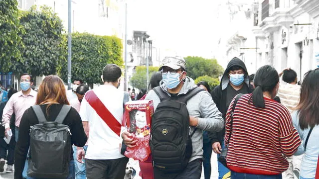 Sigue. Población deberá seguir usando mascarilla en espacios abiertos y cerrados.