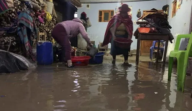 Las familias perdieron algunos de sus enseres por la inundación. Foto: Tv Huari Áncash.