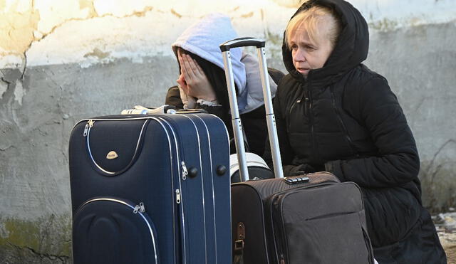 Miles de mujeres e infantes han escapado de Ucrania tras la guerra iniciada por Rusia. Foto: AFP