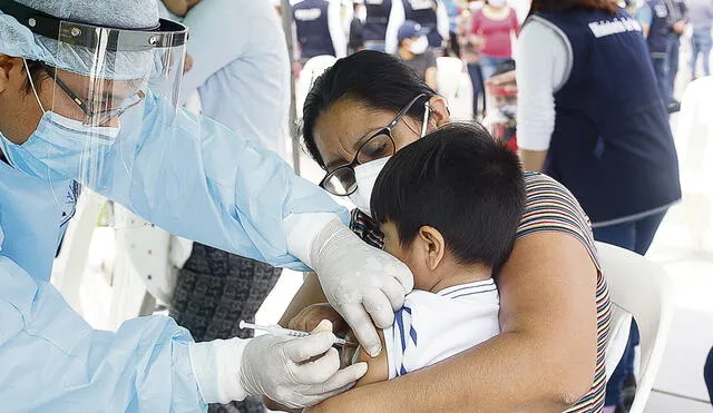 Dosis. Muy pocos padres llevan a sus hijos a vacunatorios. Foto: difusión