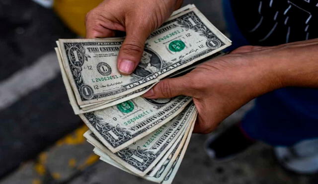 El precio del dólar BCV es la tasa oficial autorizada por el régimen de Nicolás Maduro para contrarrestar al mercado paralelo en medio del auge de las criptomonedas. Foto: AFP