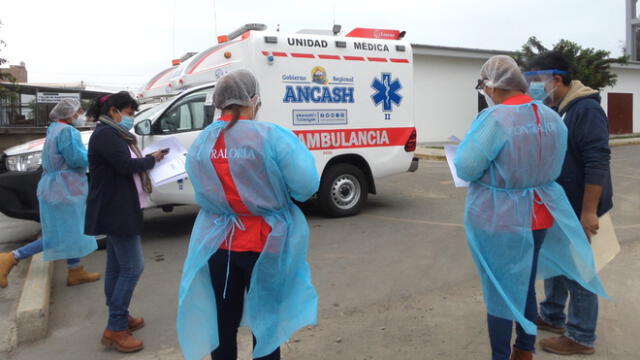 Auditores de la Contraloría en el Hospital La Caleta de Chimbote. Foto: Contraloría.