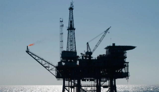 El petróleo subió tras una avalancha de desinversiones en activos petrolíferos rusos por parte de las principales empresas. Foto: EFE