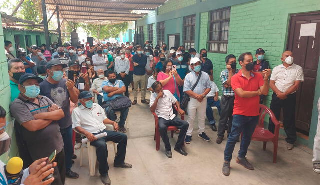 En el distrito de Tumán, los ministros también conversaron con trabajadores.  Foto: Clinton Medina /La República