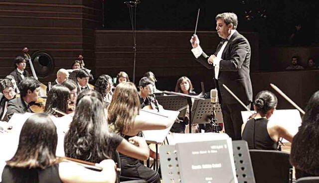 La Orquesta Sinfónica Nacional Juvenil Bicentenario será dirigida por el maestro Pablo Sabat Mindreau. Foto: Difusión.