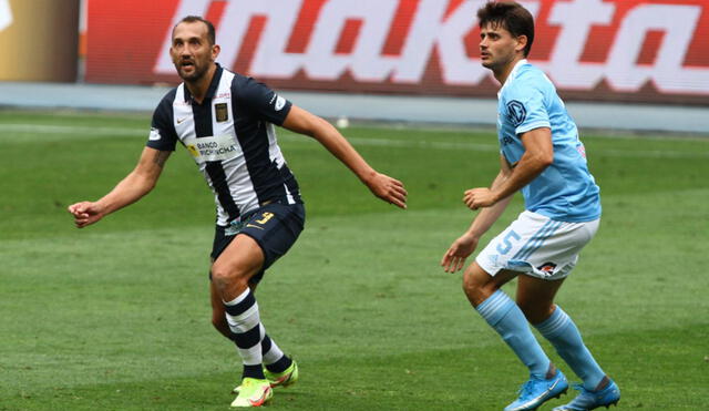 Por sus posiciones, Hernán Barcos y Omar Merlo sostendrán un duelo aparte en el Alianza Lima vs. Sporting Cristal. Foto: Luis Jiménez/GLR