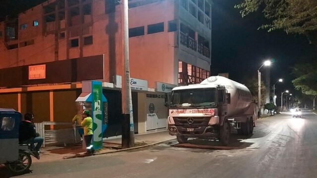 Incendio de cisterna con gas en calle céntrica de Talara fue controlado. Foto: LR.