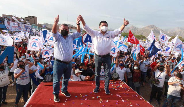 César Acuña estuvo durante la presentación de Martín Namay y ratificó que postulará a La Libertad. Foto: Prensa APP