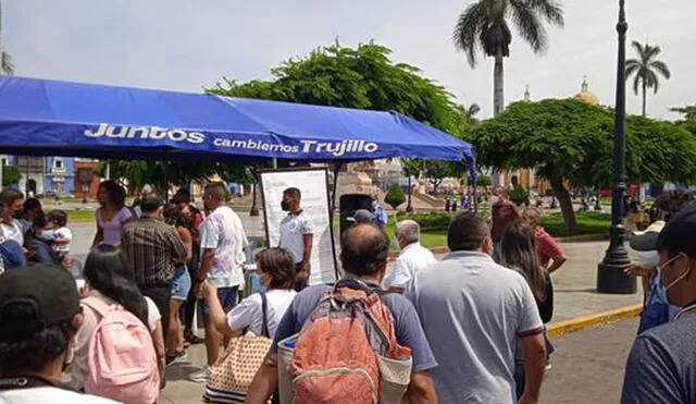 La campaña ha sido bien acogida por los ciudadanos para firmar en el padrón. Foto: difusión