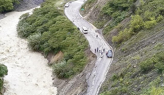 Carreteras. Hay varios kilómetros de vías dañadas. Hay pueblos incomunicados. Foto: Andina Radio