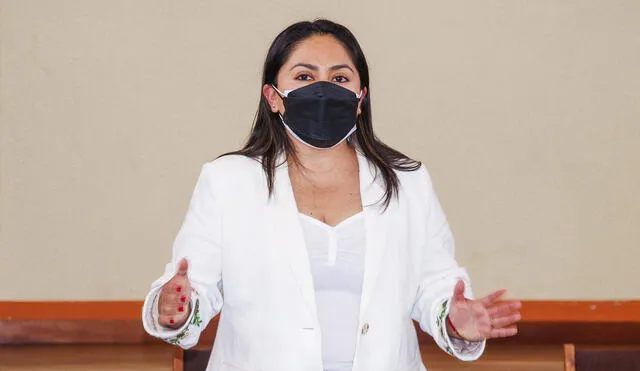 La congresista Heidy Juárez acudió a la casa de Sarratea en Breña tres días antes de que Pedro Castillo asuma la presidencia. Foto: Facebook/Heidy Juárez