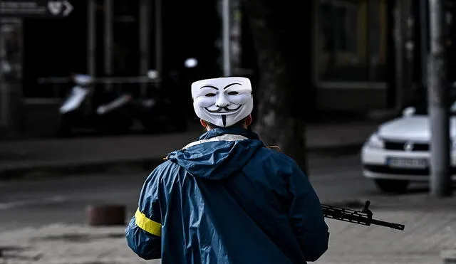 Anonymous está "en guerra cibernética" con Rusia. Foto: AFP / Video: @YourAnonNews