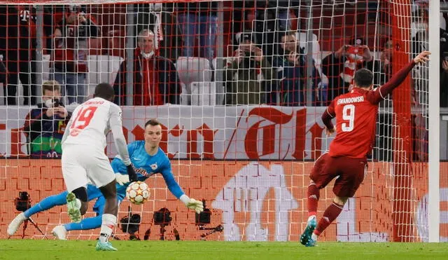 Robert Lewandowski participó en 3 de los 7 goles que el Bayern le marcó al RB Salzburg. Foto: EFE.