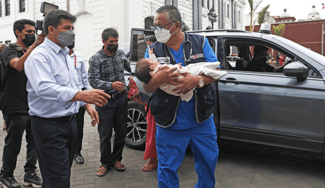 Pedro Castillo llevó a bebé de 10 meses a Lima. Foto: Presidencia