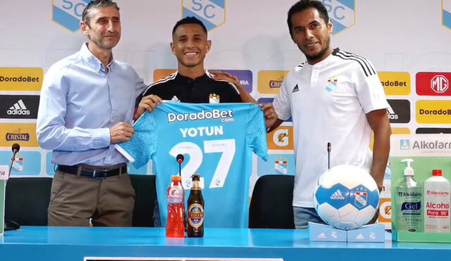 Yoshimar Yotún heredará la camiseta 27 que usaba Carlos Lobatón. Foto: captura de Sporting Cristal