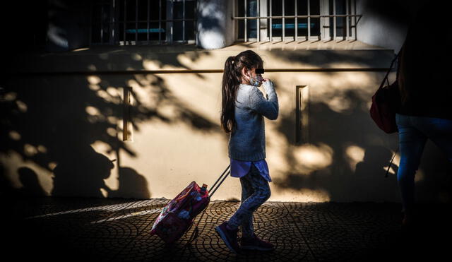 El Minedu ya ha dispuesto el comienzo de las clases, los protocolos de bioseguridad que los infantes y adolescentes deberán prever junto a las instituciones y, cómo no, los recesos en el calendario. Foto: EFE.