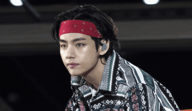 Kim Taehyung retomó la bandana roja en concierto que BTS celebró el 10 de marzo en Corea del Sur. Foto: captura BIGHIT