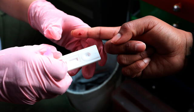 El estudio también destaca que las personas que practican el coito pene-vaginal pueden generar mutaciones más peligrosas del VIH. Foto: EFE / Mario Guzmán