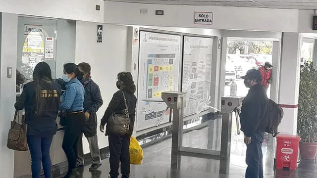 INVESTIGACIÓN. Fiscal anticorrupción llegó a la sede de la región para cumplir diligencias en proceso seguido a la autoridad.