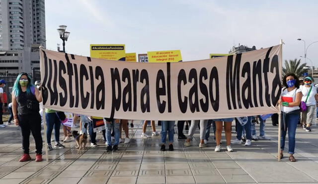 Protestan para que jueces garanticen trato digno a quienes denuncian violación sexual por parte de militares en caso Manta y Vilca. Foto: Cortesía