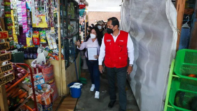 El ministro Prado visitó el mercado de Salaverry, el cual será modernizado. Foto: Produce