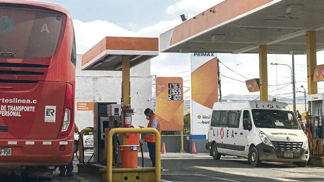 Por las nubes. Gasolina de 95 llegó a un precio récord de 21 soles en grifo de Arequipa. Taxistas buscarán explicación del Gobierno y alguna solución.